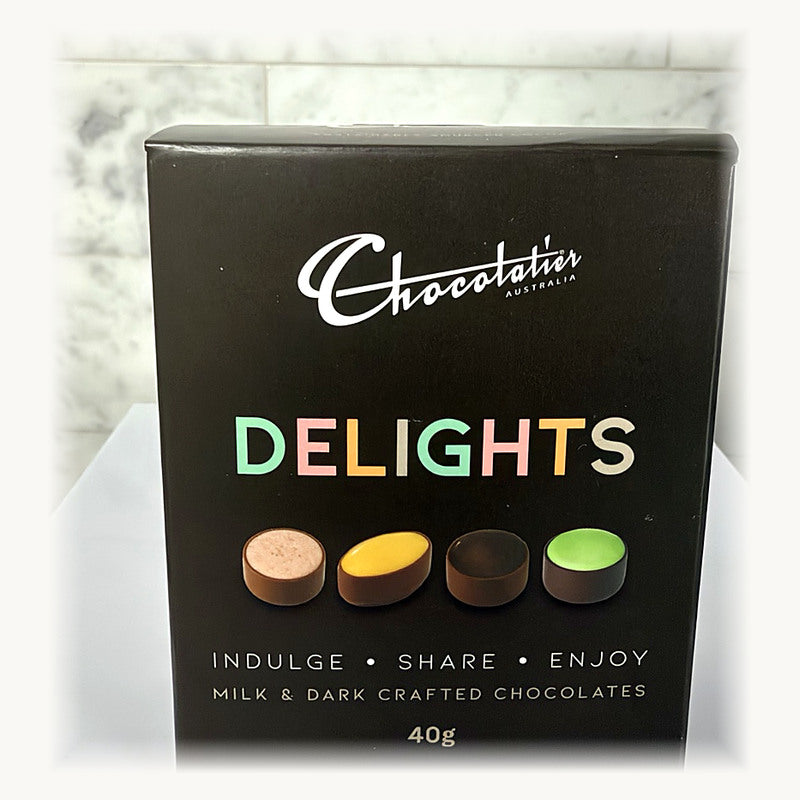 Chocolatier Delights milk and dark chocolate selection, 40g